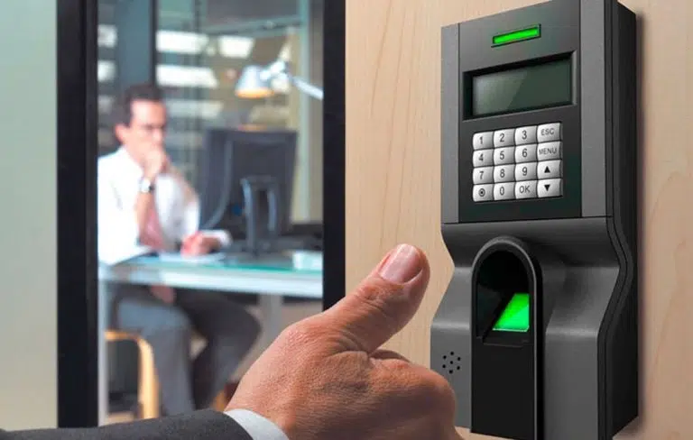 Instalación de sistema de control de acceso